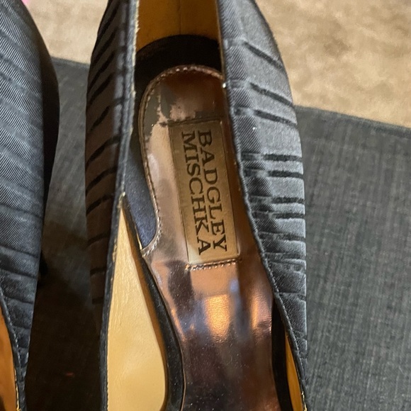 🔥 Luxury BM- Black Ryba Pleated Satin Heels Size 9-Designer Luxury Heels! - Picture 14 of 14